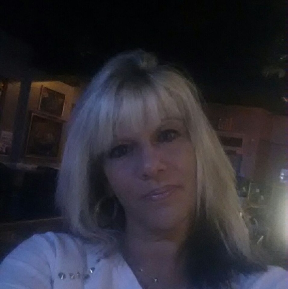 Meet your Posher, Lori - Picture 1 of 1